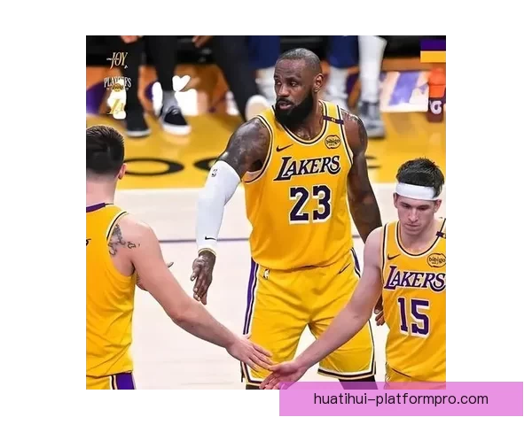 詹姆斯愿降薪留队助湖人解决里夫斯续约 三巨头迎新蜕变