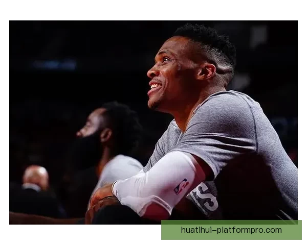 特雷-杨为新东家仅出战五场奇才宣布右股四头肌受伤暂未确定复出时间